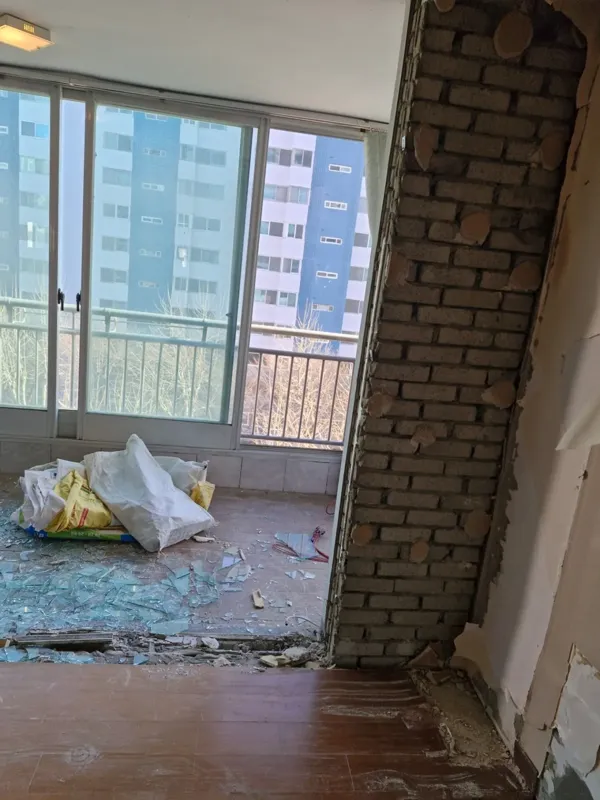 상가 벽체 개구부 작업 현장