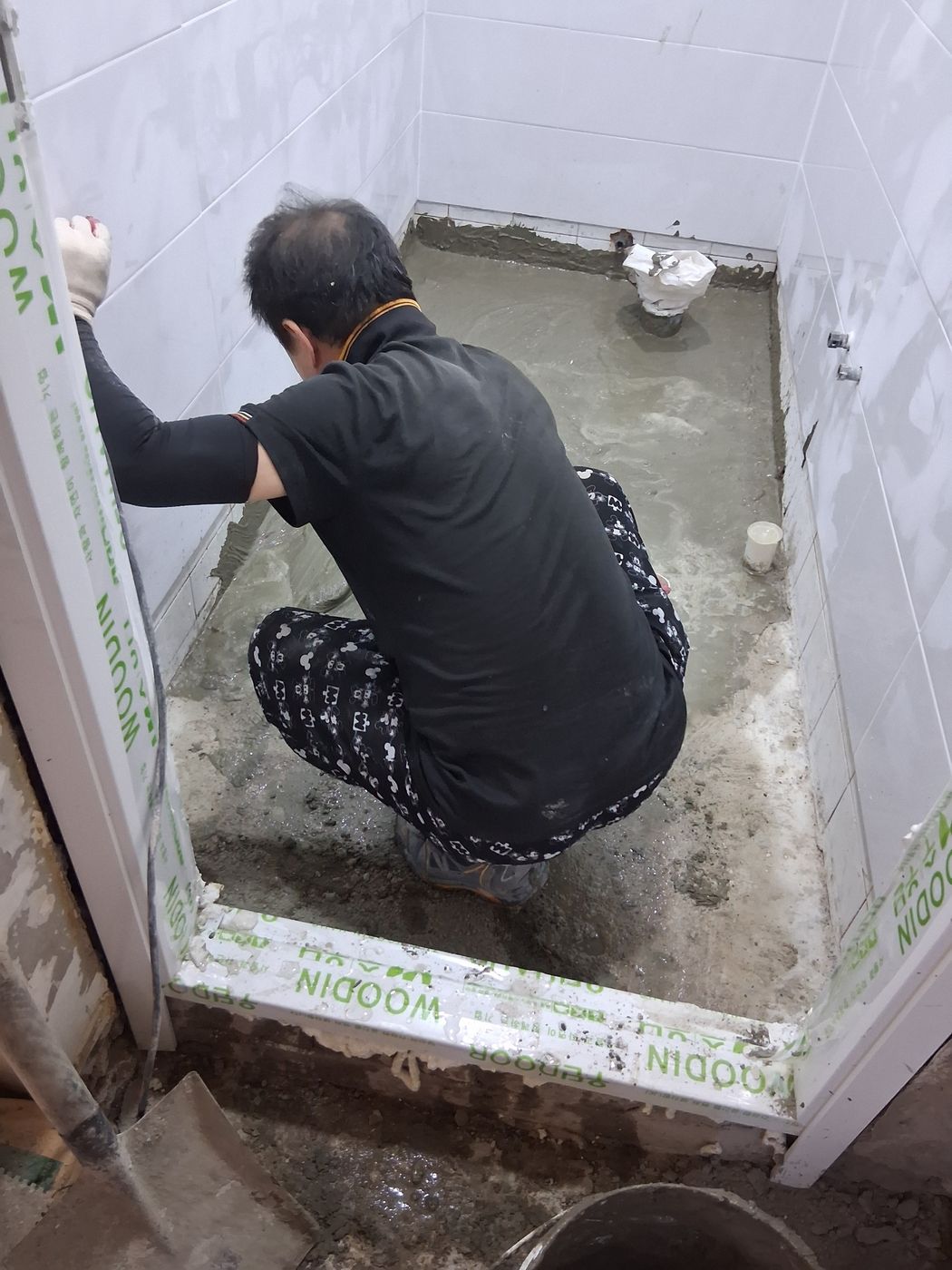 인테리어 시공 기술자 작업 모습